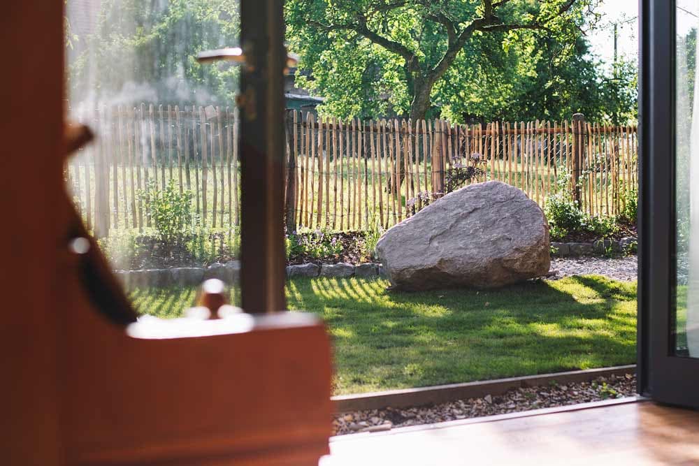 Der Garten hinter dem NIVAS Studio Bielefeld