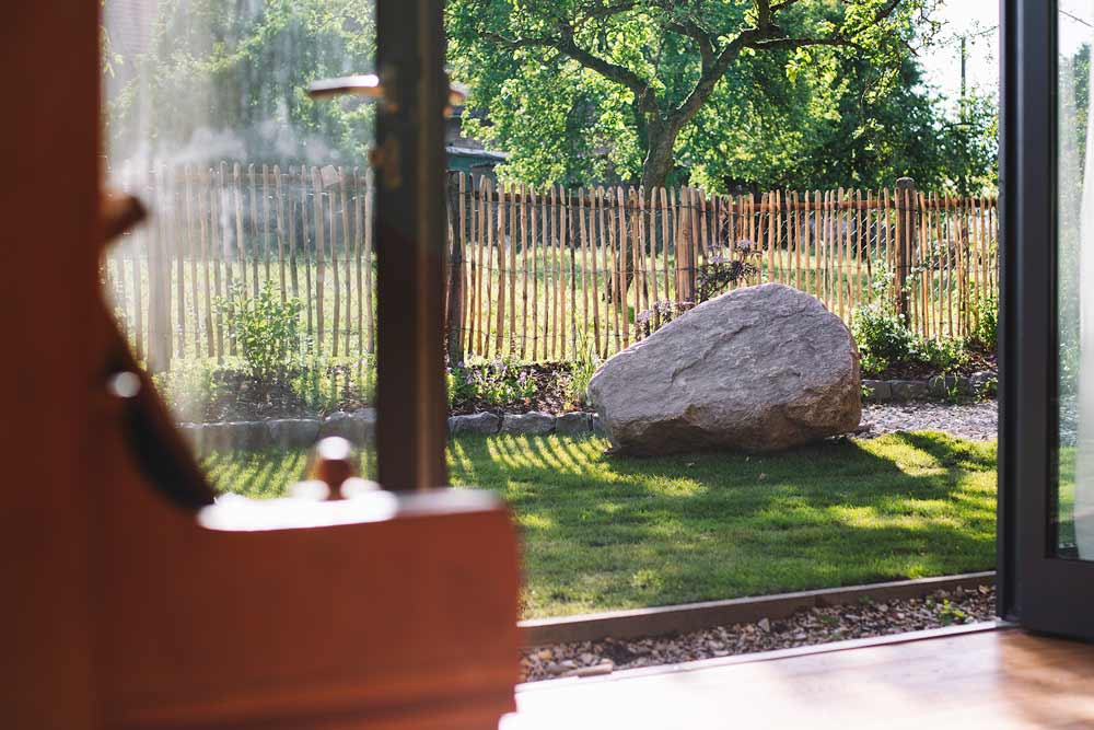 Der Garten hinter dem NIVAS Studio Bielefeld